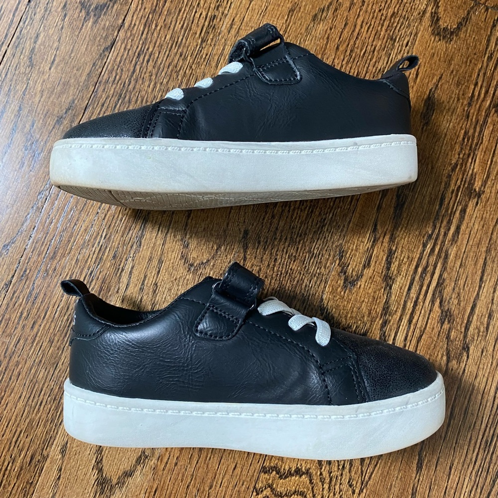 Carter's PERRIE toddler girl size 10 Black Sneakers with Silver Glitter Heart - Picture 2 of 15